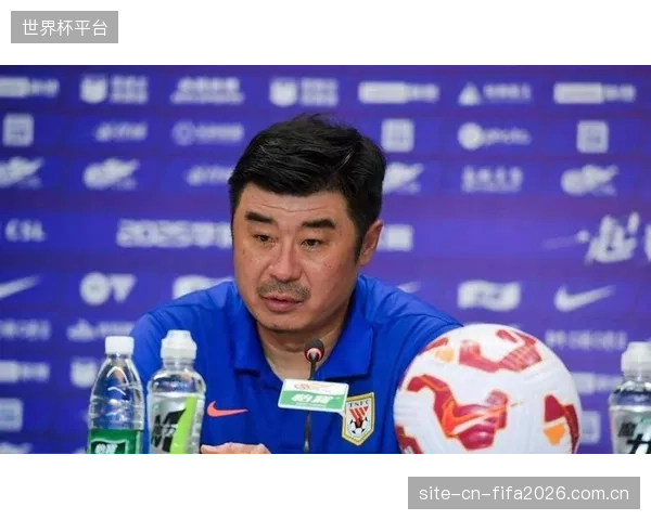 山东泰山面临临时换帅变动，本土教练韩鹏为考取证书将暂时离队。